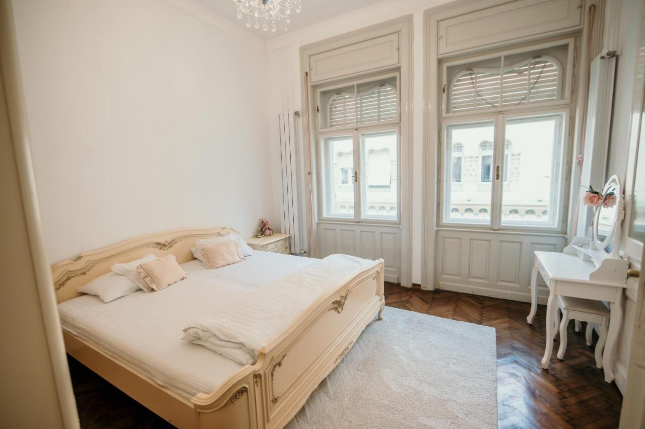 Bella Palace Орадеа Екстериор снимка