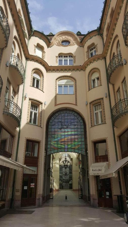 Bella Palace Орадеа Екстериор снимка