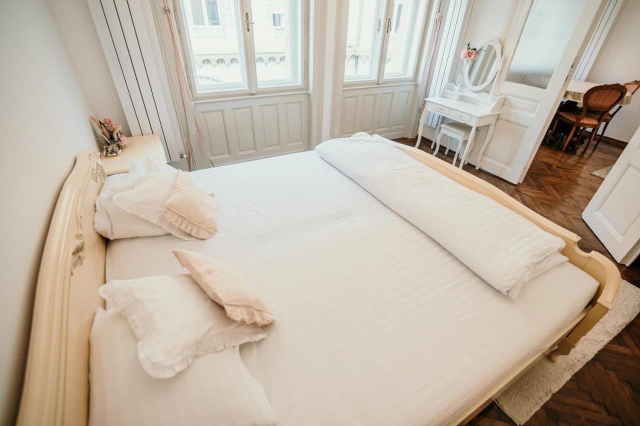 Bella Palace Орадеа Екстериор снимка